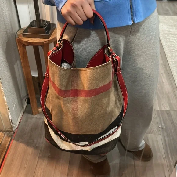 Authentic Burberry Ashby Purse - Picture 11 of 11